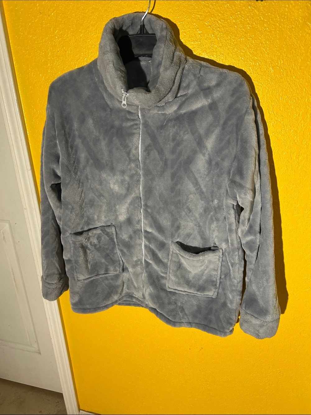 Cozy Plush Zip-Front Women's Sweater Jacket - Gray